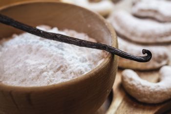 Pożegnaj drogi cukier waniliowy. Zrób go w trzy minuty i poczuj niebiański aromat