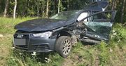 Czołowe zderzenie bmw i audi. W wypadku zginęła pasażerka jednego z pojazdów