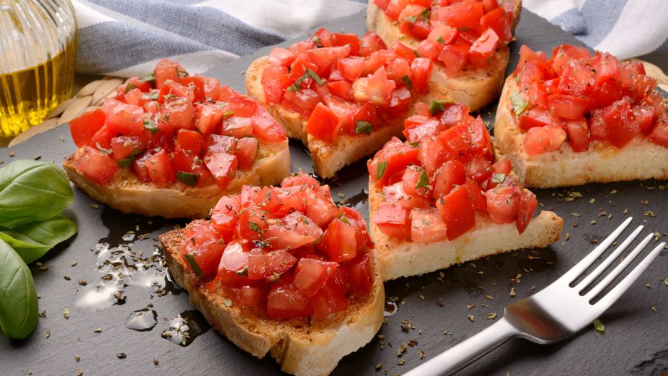 Bruschettę przygotowuje się bardzo szybko 