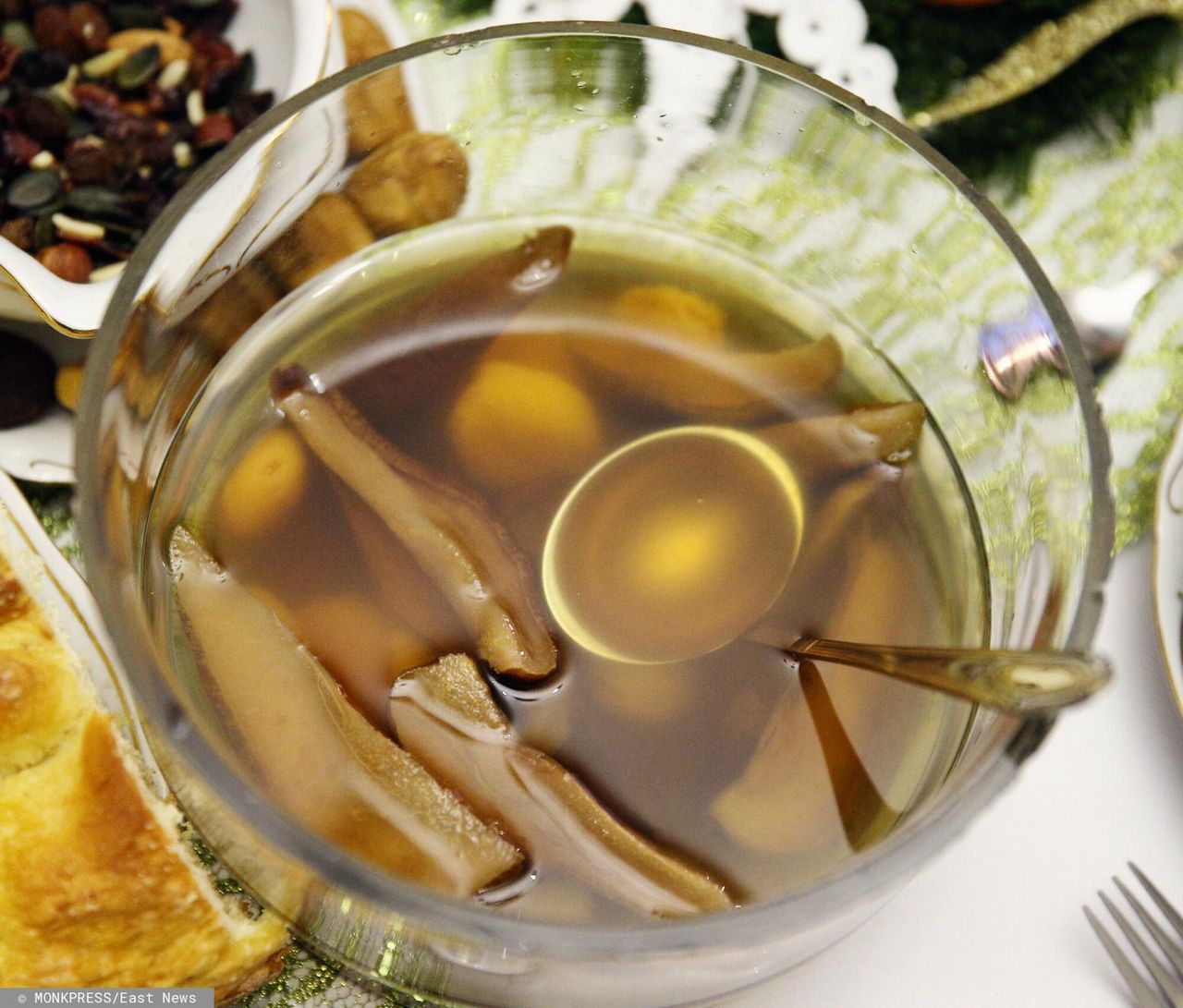 Prosty trik. Suszone owoce będą smaczniejsze i pozbędziesz się z nich szkodliwych substancji