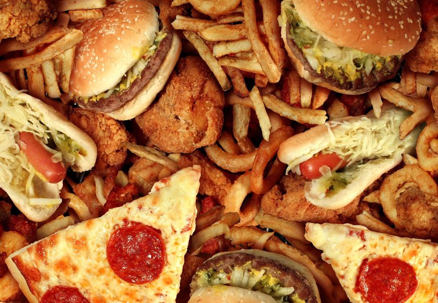Im więcej fast foodów spożywasz tym większa szansa, że cellulit się powiększy.