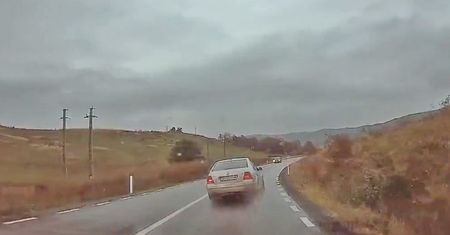 Śliska droga i brawura. Świadek wszystko nagrał
