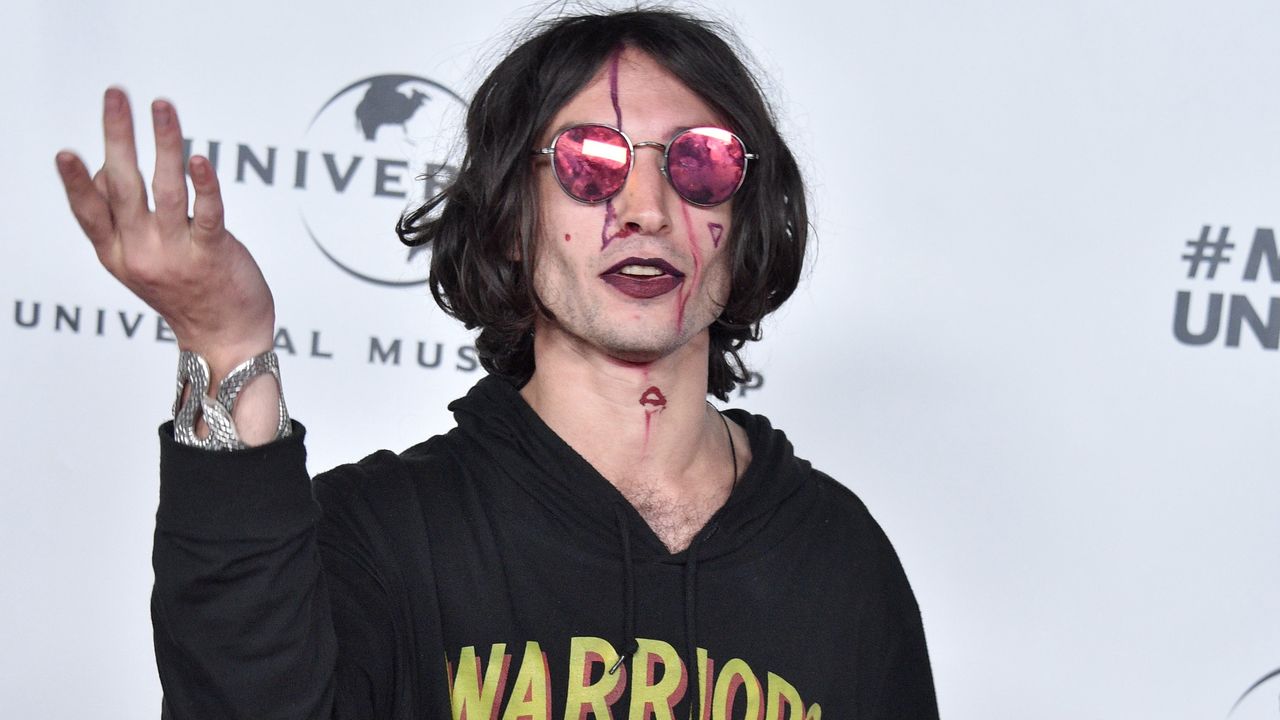 Ezra Miller nigdy nie wyszedł z roli? To może być koniec jego kariery