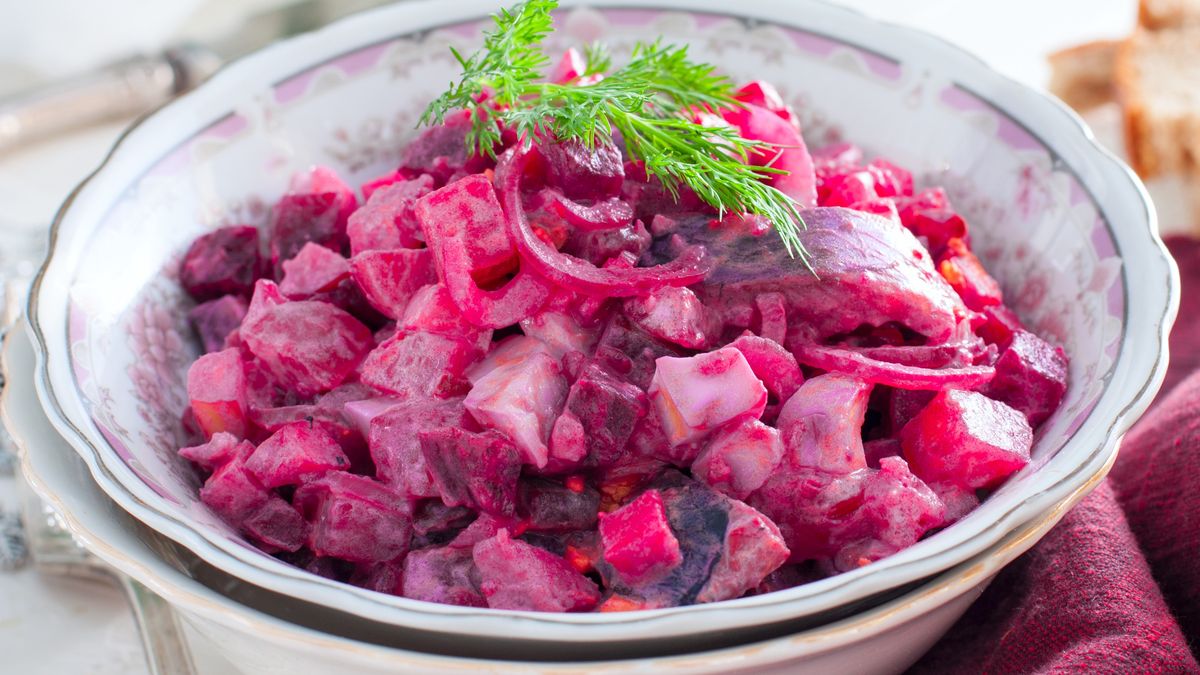 Sałatka śledziowa z burakami i nietypowym dodatkiem