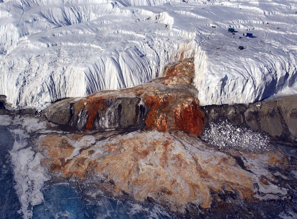 Topniejący lodowiec Antarktydy