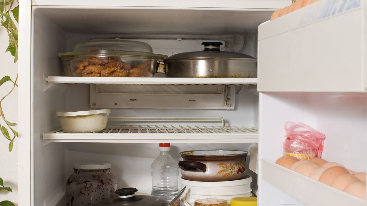 Jak pozbyć się brzydkiego zapachu z lodówki?
