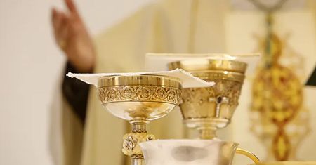 Kolęda. Ile pieniędzy dać księdzu w kopercie? Duchowny odpowiada
