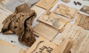 Zajrzeli pod podłogę kamienicy. Sensacyjne odkrycie na Saskiej Kępie