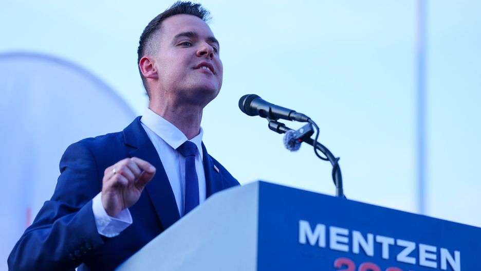 Doradca Dudy wsparł Mentzena. "Prezydentowi to nie przeszkadza"