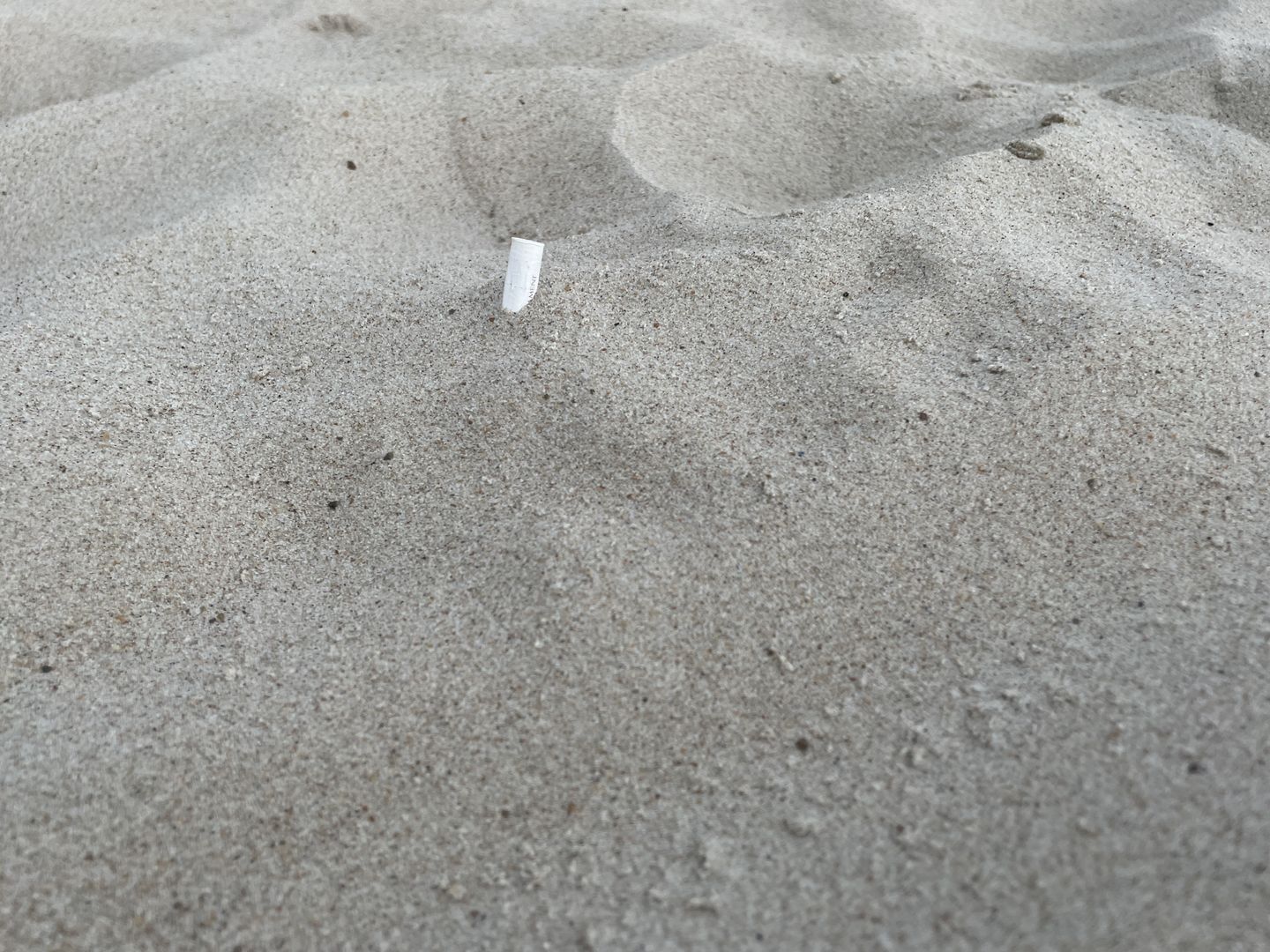 Pokazał kiepy na plaży w Kołobrzegu