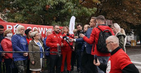 Warszawa. Do protestujących medyków dołączyli pracownicy sądów i prokuratur