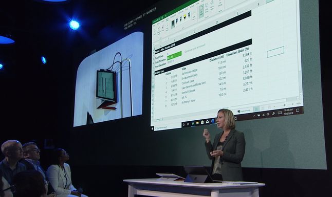 Surface Pro 7 podczas prezentacji możliwości pióra w Excelu, fot. zrzut ekranu z prezentacji Microsoftu.