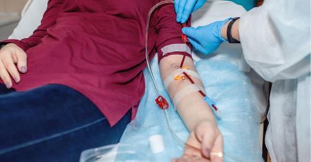 Dializoterapia w Polsce pogrążona w kryzysie. Zamykanie stacji dializ będzie kosztować pacjentów życie