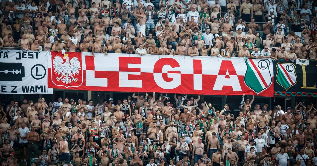 Warszawa: Pseudokibice pobili mężczyznę w klubowym sklepie Legii