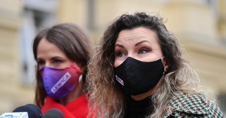 "Zaszczepieni działacze PiS". Posłanka oburzona