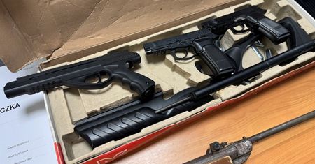 Strzelał z wiatrówki do przypadkowych pojazdów i mieszkań- został ustalon y i zatrzymany przez policjantów.