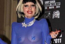 Lady Gaga znów pokazuje obwisły biust!