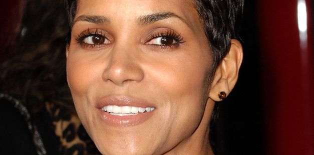Łatwe rozbieranie Halle Berry