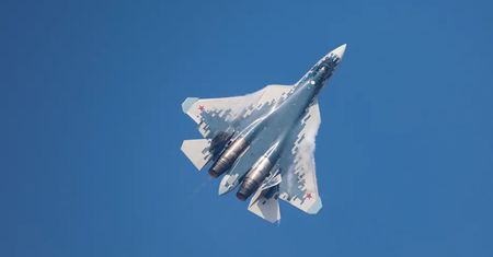 Su-57E na niebie. To jasny sygnał dla świata