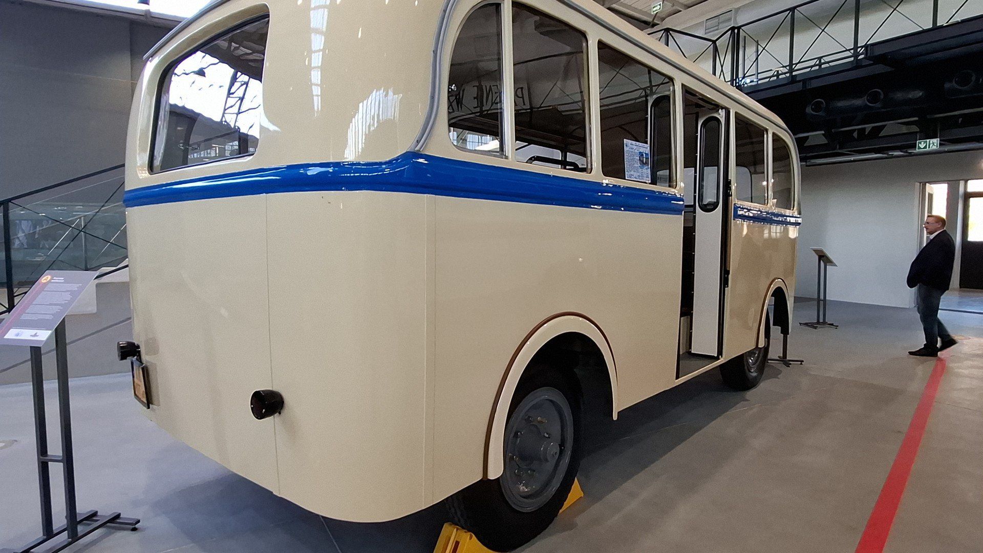 Przystanek Jubileusz. Pokaz zabytkowych autobusów na 150-lecie komunikacji miejskiej w Krakowie