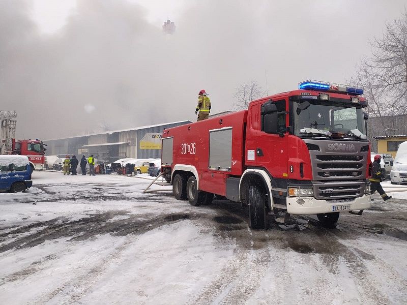 Pożar magazynu AGD i warsztatu samochodowego przy ul. Smoluchowskiego | fot. KM PSP w Lublinie