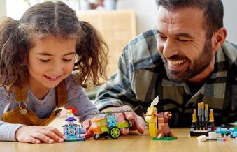 Zabawa pomaga dzieciom w rozwoju, ale co trzeci rodzic nie ma na nią czasu (infografika)