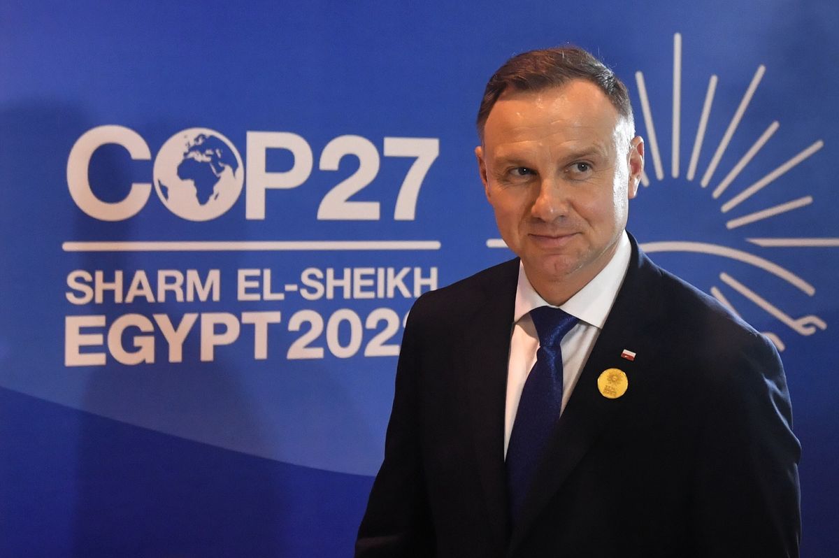 Prezydent RP Andrzej Duda podczas wypowiedzi dla mediów w trakcie Konferencji COP27 w Szarm el-Szejk