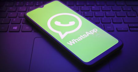 WhatsApp wprowadza tłumaczenia. Na polski też, ale jest haczyk