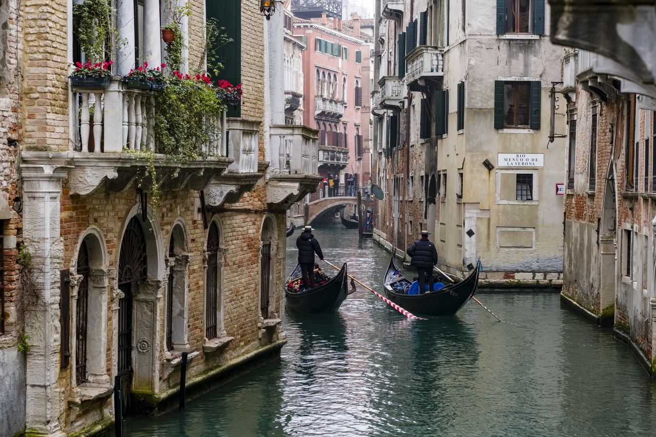 The entrance fee to Venice did not deter tourists.