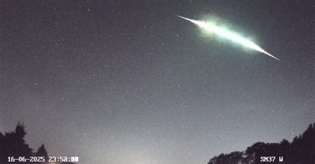 Bolid przeleciał nad Polską. Trwają poszukiwania odłamków meteorytów