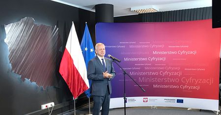 Usługa mPojazd już działa, czekamy tylko na mPrawo jazdy. Ministerstwo Cyfryzacji jest gotowe