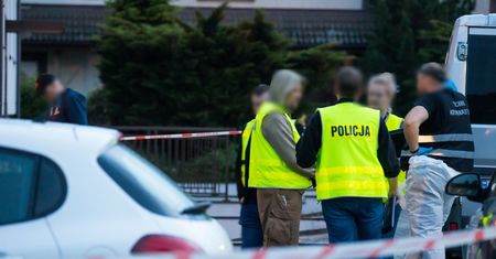 Tragiczne wieści z Poznania. "Sąsiada zaniepokoiły ślady na drzwiach"