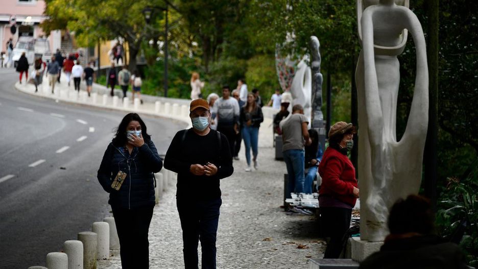 W Portugalii nie ma obowiązku zasłaniania ust i nosa. Mieszkańcy robią to dobrowolnie