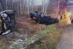 Groźny wypadek. Dwa samochody w rowie