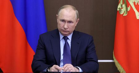 Putin się zbroi. Wiceszef MSZ: sytuacja jest niezwykle poważna