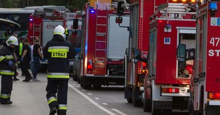 Wypadek w rejonie Pucka. Motocyklista stracił przytomność, akcja służb