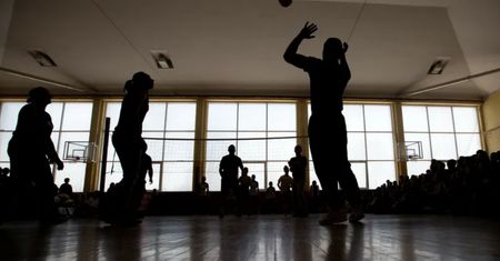 Trener kazał rozebrać się dziewczynkom, potem je nagrywał. "Przez nazwisko był nietykalny"