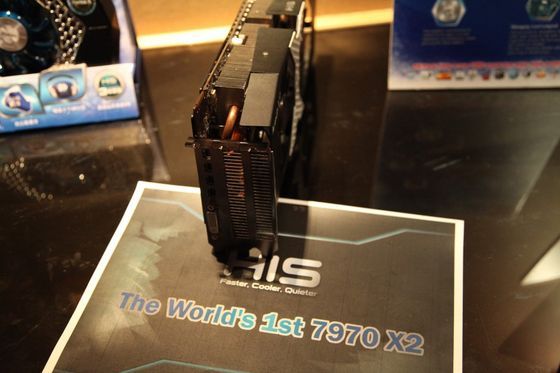 HIS Radeon HD 7970 X2 karta graficzna zdjęcie śledź złącza