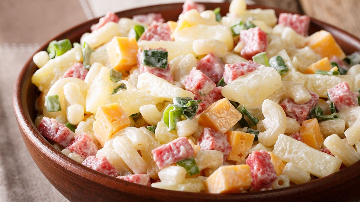 Sałatka hawajska - idealny pomysł na imprezę