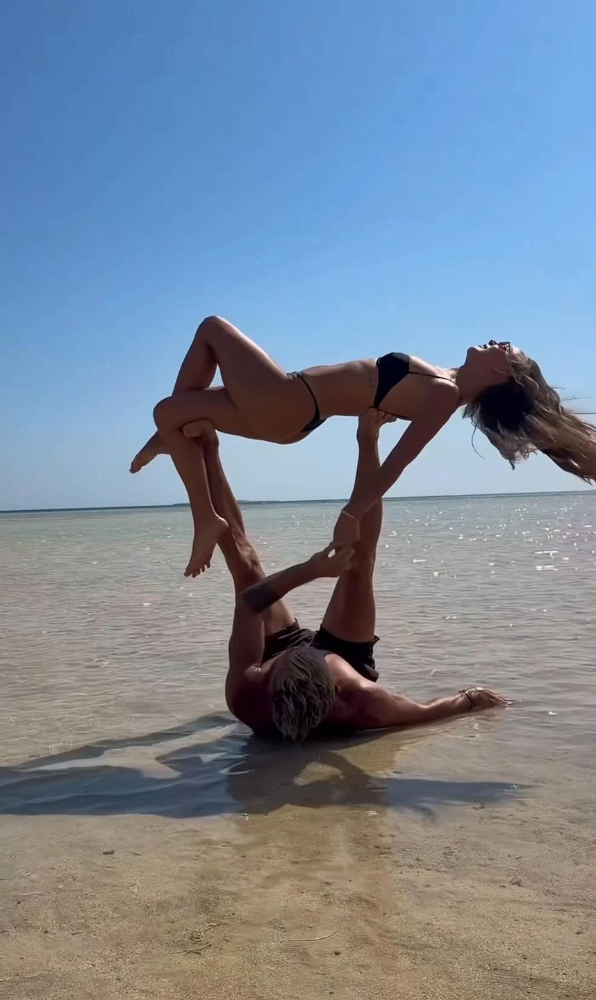 Wygibasy Jakuba i Pauliny Rzeźniczaków na plaży