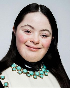 Nastolatka z zespołem Downa pozuje dla Gucci. Po raz pierwszy w historii do zdjęć w Vogue Italia zaangażowano niepełnosprawną dziewczynę