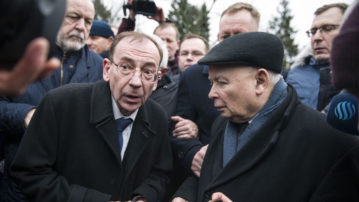 WARSAW, MASOVIAN VOIVODESHIP, POLAND - 2024/02/07: Former Minister of Interior and Administration, Mariusz Kaminski and Jaroslaw Kaczynski, the leader of Law and Justice party attempt to enter the Parliament surrounded by MPs of the Law and Justice Party. Former interior minister, Mariusz Kaminski and his deputy Maciej Wasik were jailed last month after being sentenced for abuse of power for actions taken in 2007, when they served in an earlier Law and Justice-led government and previously led the Central Anti-Corruption Bureau (CBA). They claimed to be "political prisoners" and they also lost their parliamentary mandates.They tried to push their way into parliament, supported by a group of senior Law and Justice (PiS) politicians. President Duda had pardoned both politicians after they were first sentenced in 2015 but Poland's Supreme Court deemed his move invalid, saying a pardon could not be granted before a final ruling in the case was issued. The two politicians were sentenced to two years in prison in December. President Duda pardoned them again in January. (Photo by Attila Husejnow/SOPA Images/LightRocket via Getty Images)