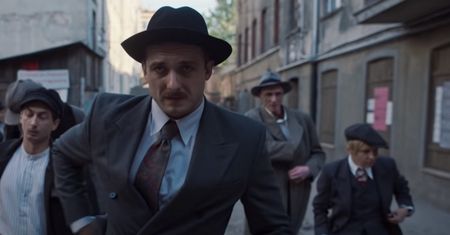 "Król": narodowcy kontra lewica na polskiej ulicy. To nie współczesność. To przedwojenna Warszawa [RECENZJA]