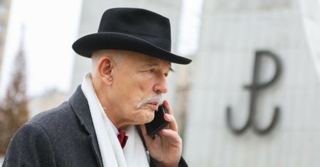 "Mnie nie bije". Korwin-Mikke komentuje skandal z żoną