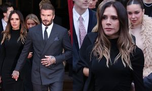 PIERWSZE publiczne wyjście Beckhamów od skandalu. Victoria z Davidem i DZIEĆMI meldują się w Paryżu (ZDJĘCIA)