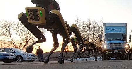 Fascynujący zaprzęg robotów SpotMini od Boston Dynamics