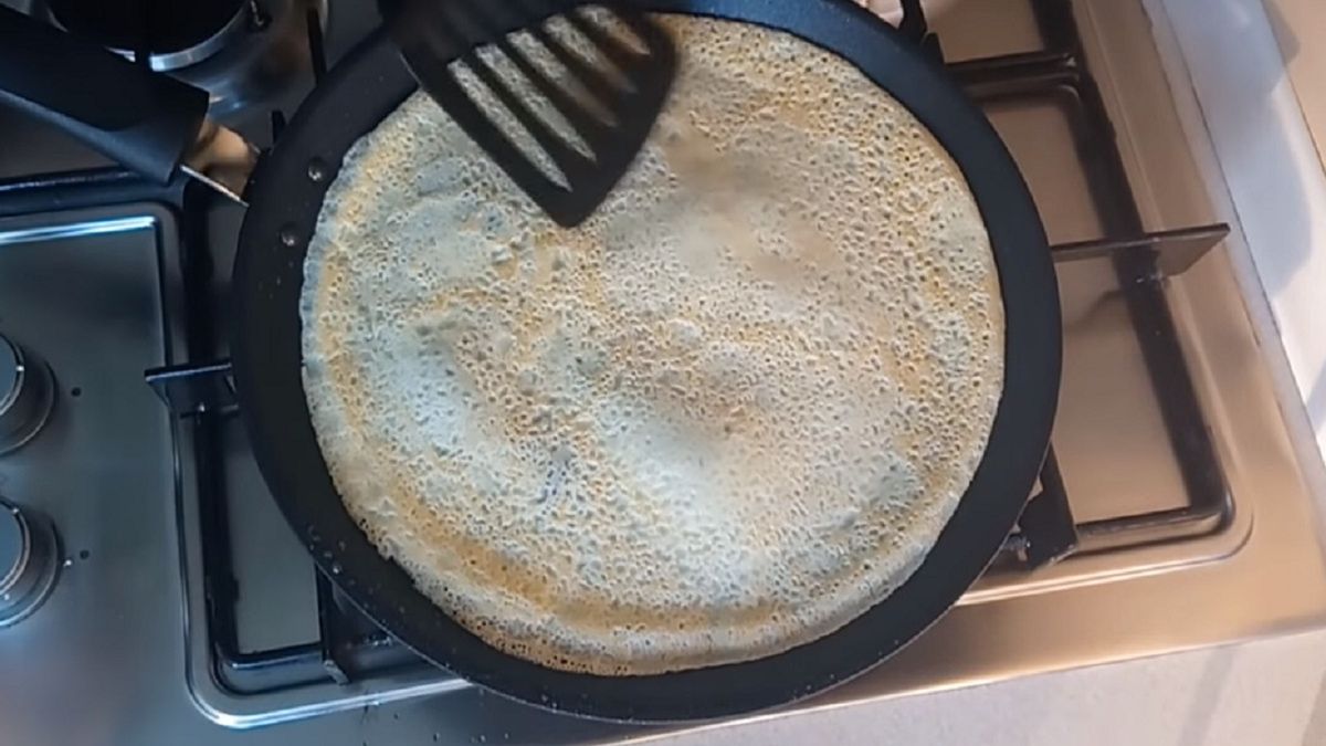 Przepis na naleśniki biszkoptowe. Nie potrzebujesz jajek