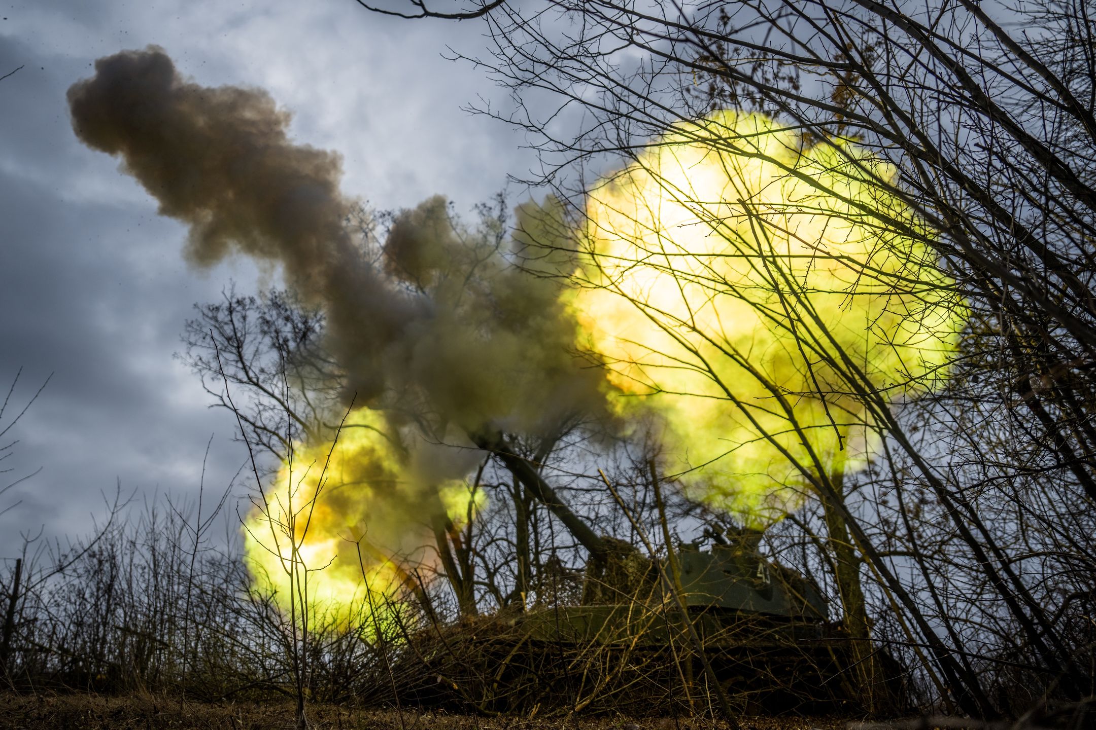 TORETSK, UKRAINE - MARCH 17: A Ukranian tank opens fire along the frontline south of Bakhmut in the town of Toretsk, Ukraine on March 17, 2023. (Photo by Wolfgang Schwan/Anadolu Agency via Getty Images)