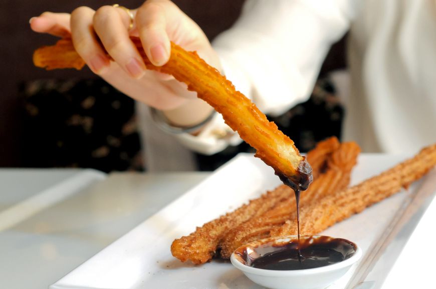 Churros z sosem czekoladowym