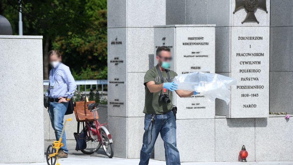 Warszawa. Mężczyzna dokonał samopodpalenia przed Sejmem